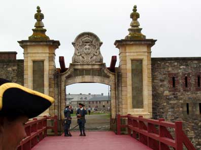 Entrance gate to fortress     August 2004 (1744)